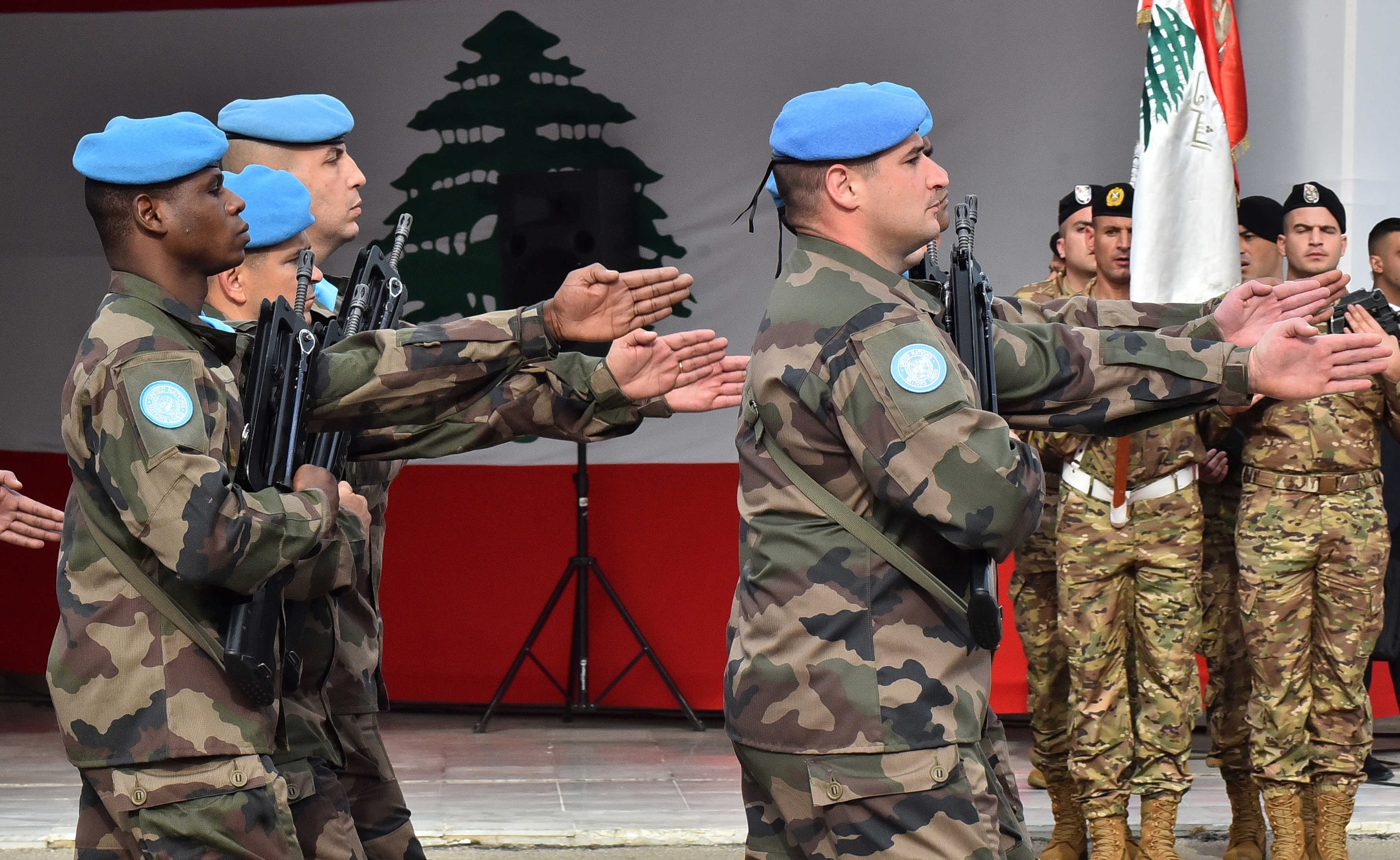 لبنان يتمسك بدور 