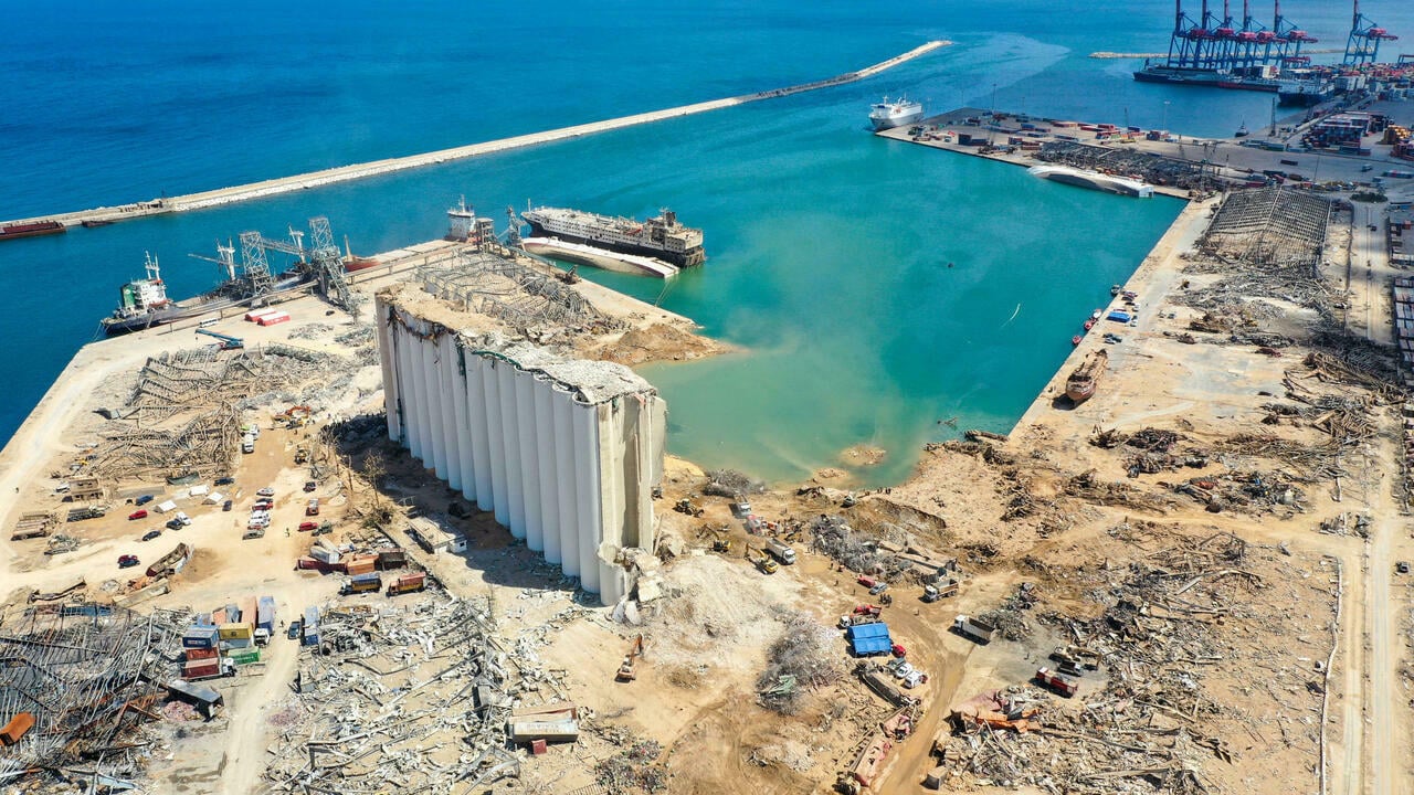 نواف سلام يبحث عن دور حزب الله في تفجير المرفأ