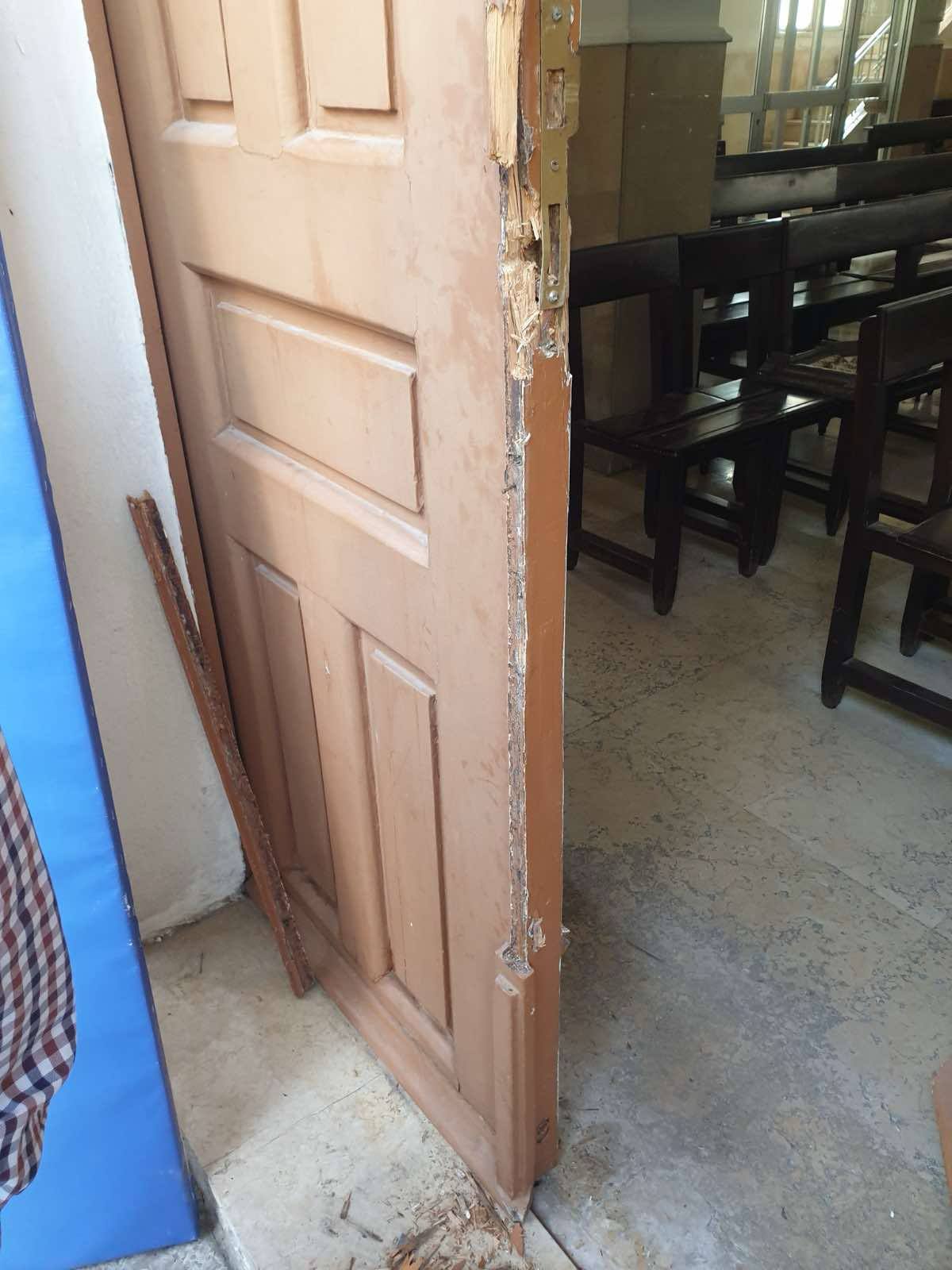بالصور: كنيسة تتعرّض لعملية كسر وخلع!