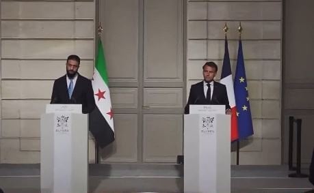 في باريس... الشرع يثير الجدل بتوضيح عن ماضيه واتهامات التطرف! (فيديو)