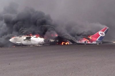 ضربة إسرائيلية توقف مطار صنعاء... خسائر تفوق 500 مليون دولار