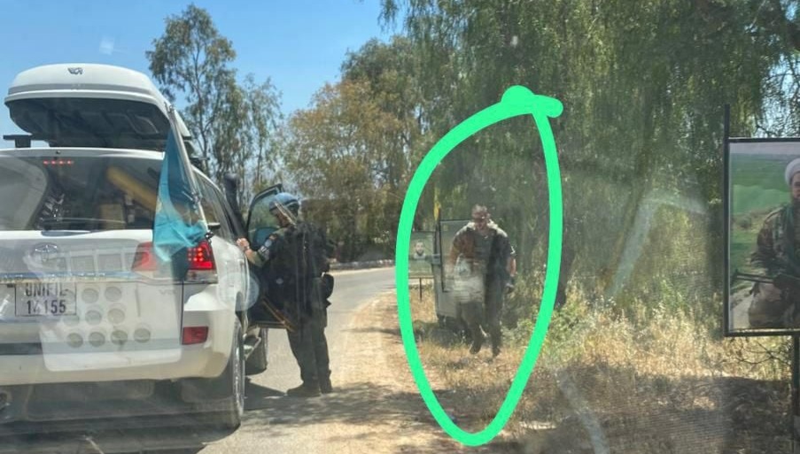 بالفيديو: دورية "يونيفيل" ترمي صور الشهداء في حاوية نفايات والأهالي يعترضون