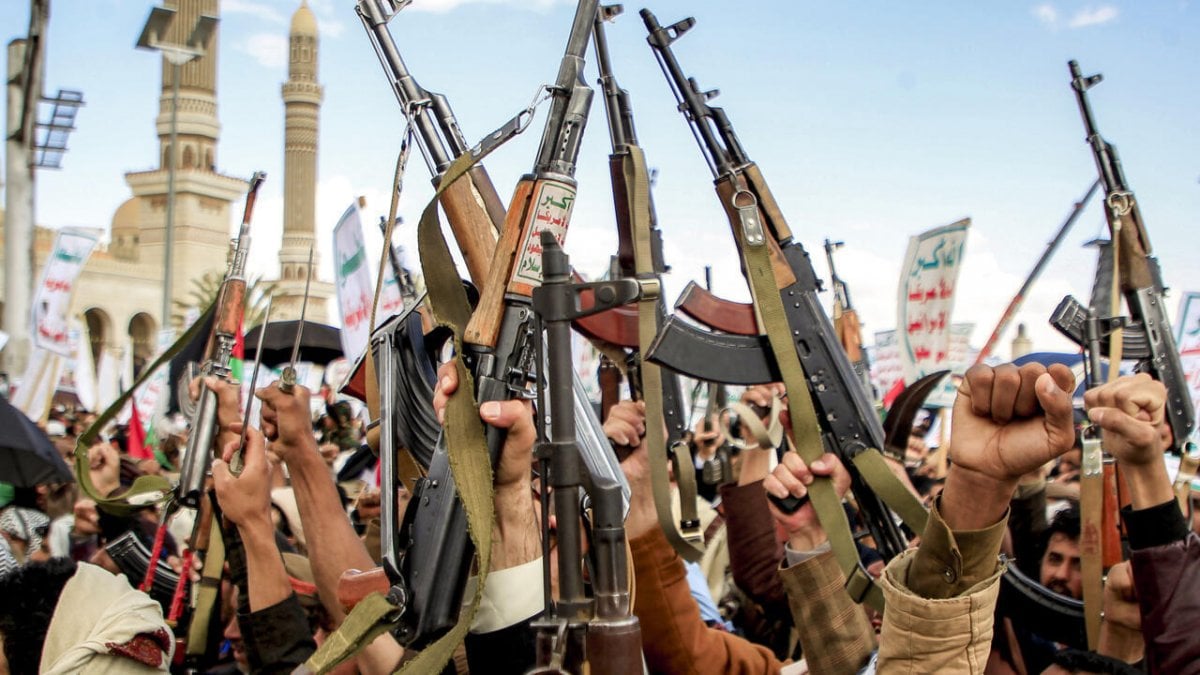 بعد استهداف مطار بن غوريون... الحوثيون يتبنون الهجوم!
