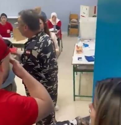 بالفيديو: إشكال بين المندوبين في إحدى المدارس يعكّر صفو الانتخابات
