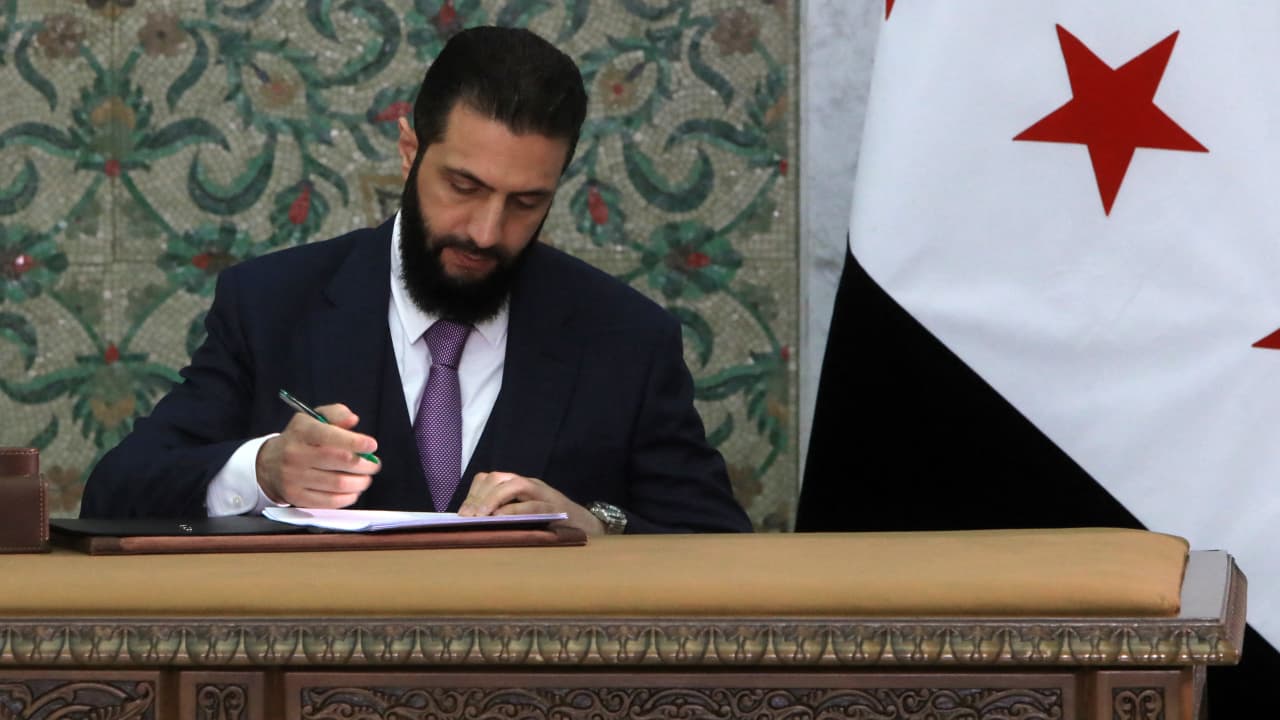 الشرع يُلغِي قرارًا حرم 91 ألف سوري من أصولهم! (صورة)