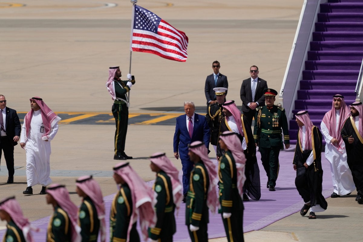 السعودية تستقبل ترامب بالسجاد الأرجواني... وبروتوكول جديد يروي قصة تراث وهوية (صور)