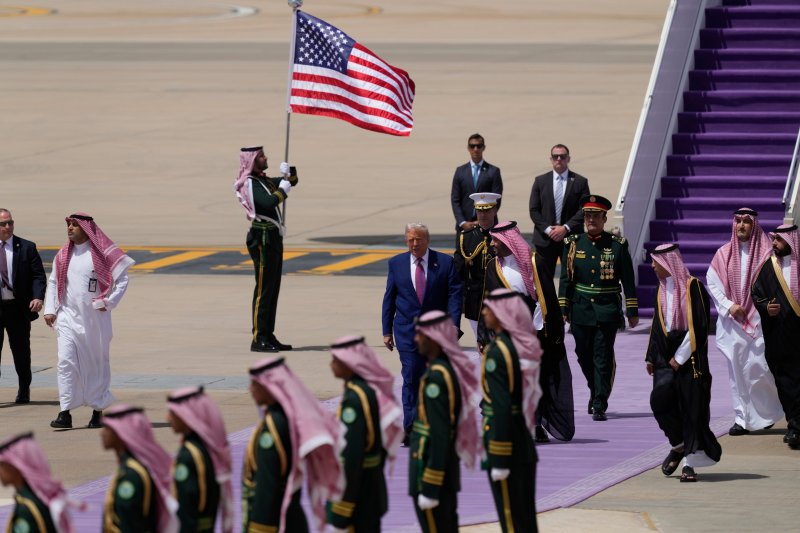 السعودية تستقبل ترامب بالسجاد الأرجواني... وبروتوكول جديد يروي قصة تراث وهوية (صور)