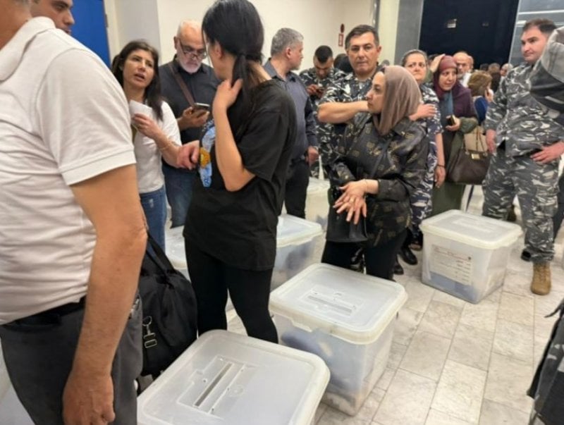 وصول صناديق الاقتراع إلى قصر العدل في طرابلس