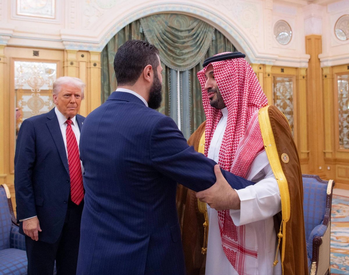 في الرياض... إليكم تفاصيل لقاء ترامب والشرع!
