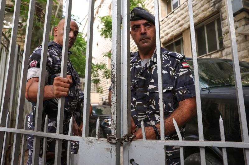 توقيف والدة وشقيق فنان... والتهمة صادمة!