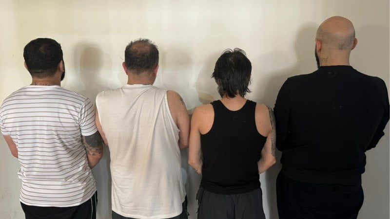 أطباءٌ وهميون ووظائف برواتب خيالية... عصابة احتيال محترفة بقبضة الأمن