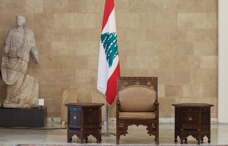 بعد مصافحة عون لطريف... توضيح من الرئاسة!
