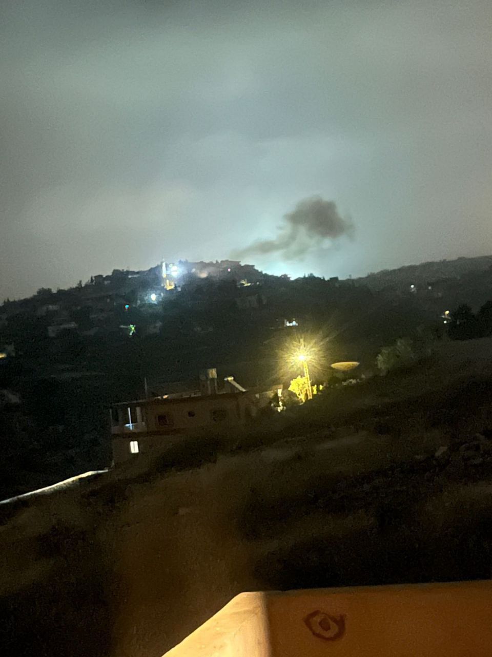غارات على حولا فجرًا... واستهداف غرفة جاهزة في عديسة (فيديو)