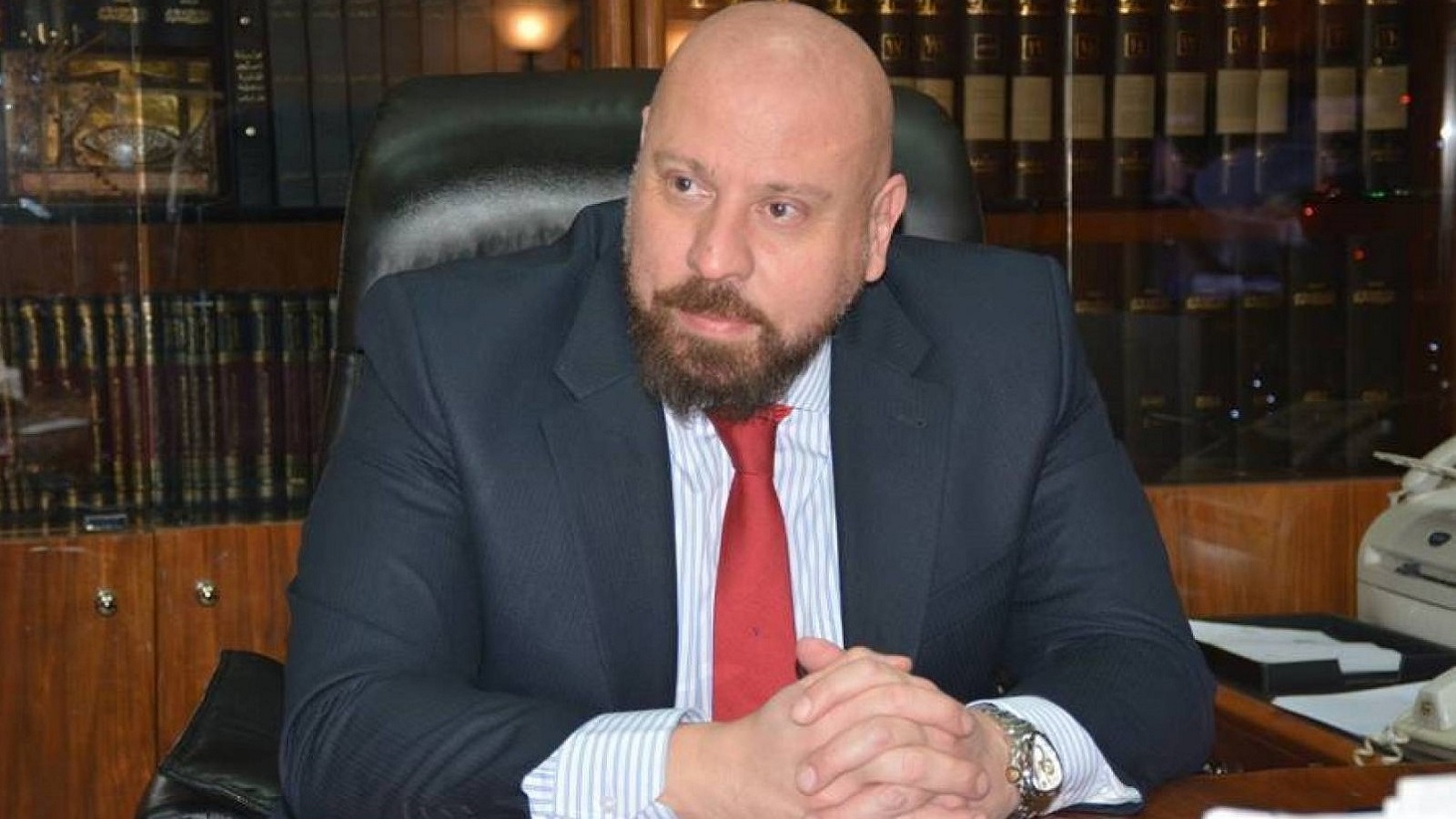 وزير الداخلية يوضح سبب وضع محافظ الشمال بالتصرف