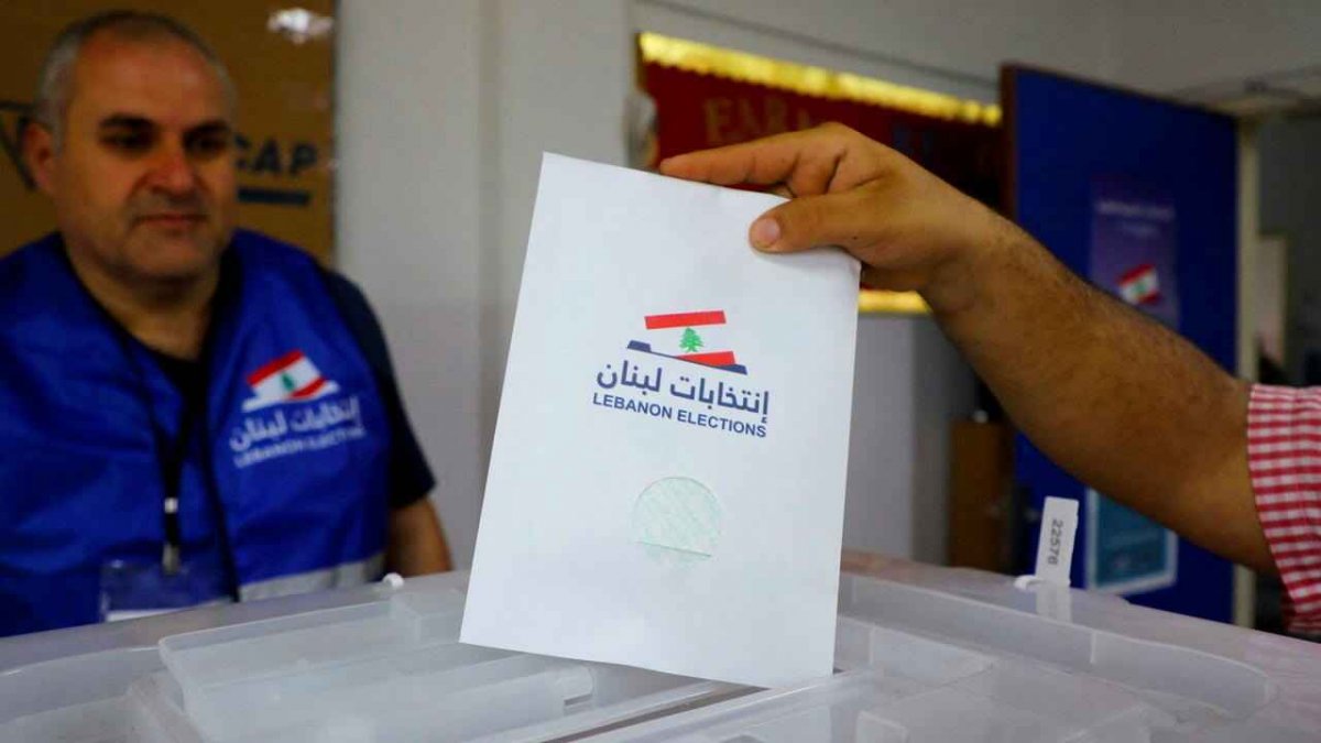فتح مراكز الاقتراع  في محافظتي بيروت والبقاع... وسلام يُدلي بصوته