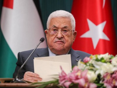 عباس من قمة بغداد: لإلزام حماس بتسليم السلاح