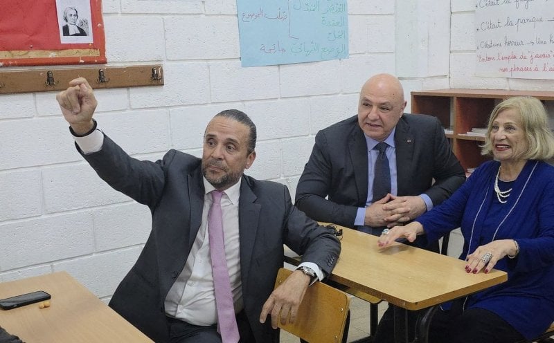 عون يعود إلى مقاعد الدراسة!