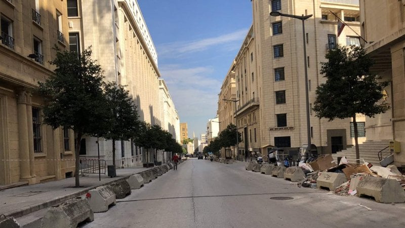 إخلاء شارع المصارف وإقفاله غدًا
