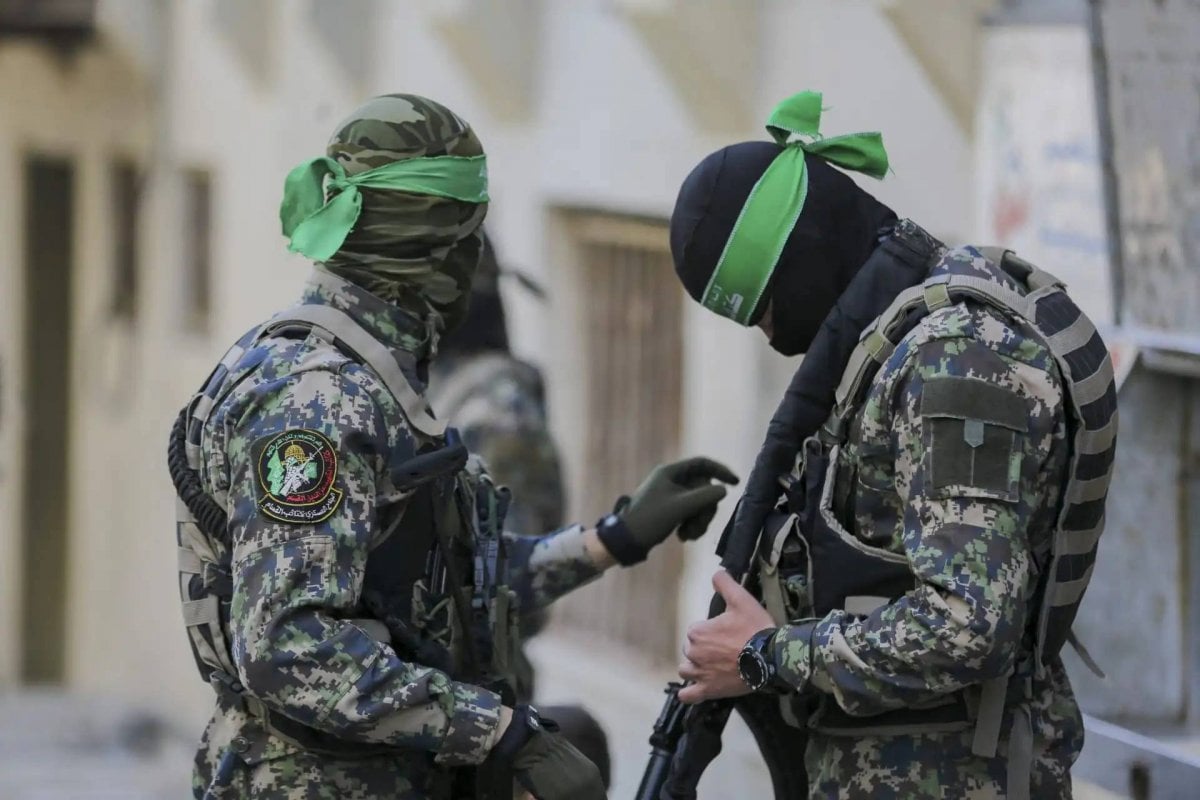 "مسألة كرامة"... شرطٌ من "حماس" لتسليم السلاح الفلسطيني في لبنان 