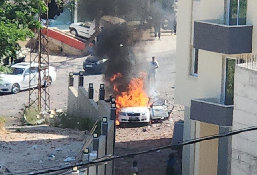 صباح مدوٍ في عين بعال... استهداف سيارة وسقوط شهيد!