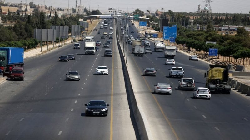 أعمال إنارة على طريق المطار غدًا