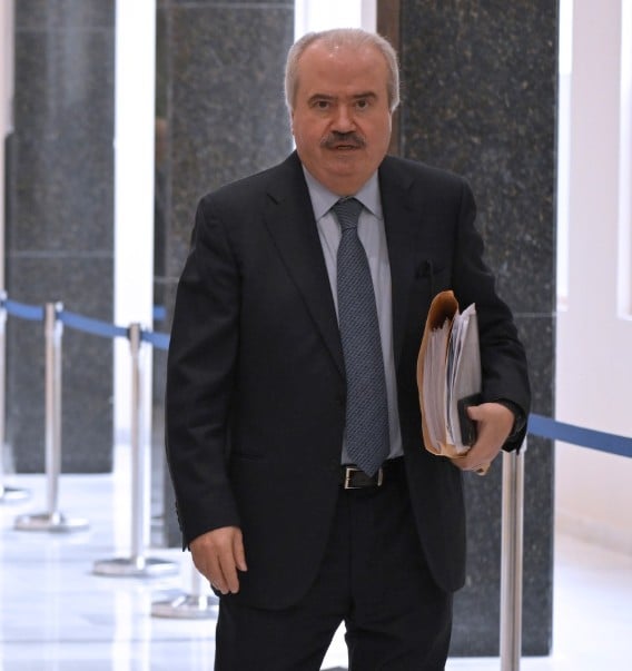 بشأن 