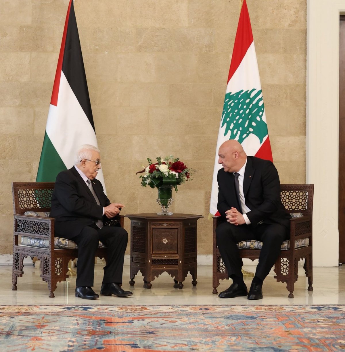 عون وعباس يؤكدان: لا تنازل عن العودة ولا سلاح خارج الشرعية