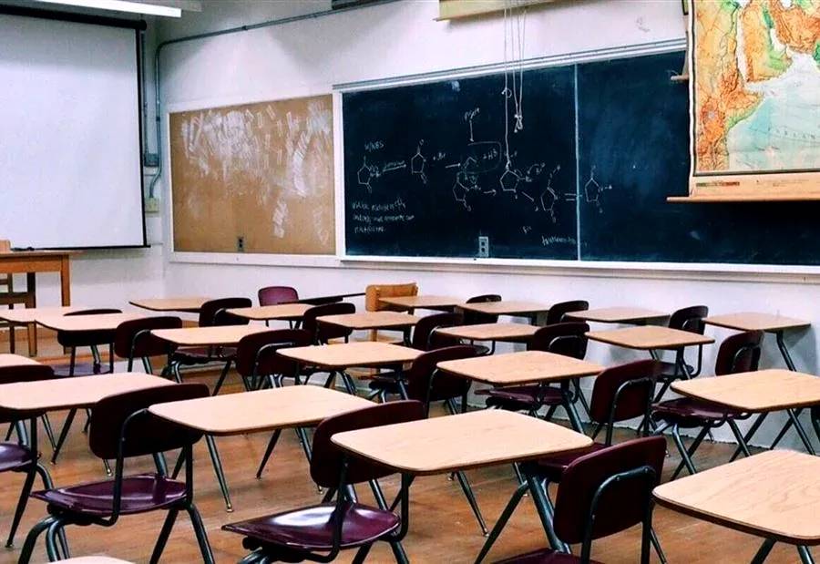 ممارسات "فاضحة" في بعض المدارس الخاصة... ومناشدة عاجلة للوزيرة!
