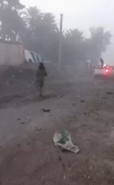 انفجار سيارة مفخخة يستهدف مخفر في دير الزور... وسقوط قتلى! (فيديو)