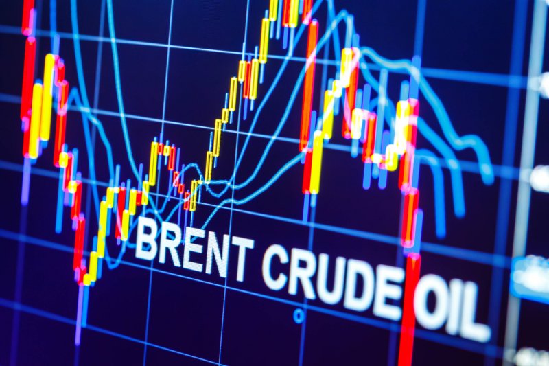 النفط يرتفع 1 في المئة بعد تقارير عن ضربة اسرائيلية لمنشآت ايران النووية 