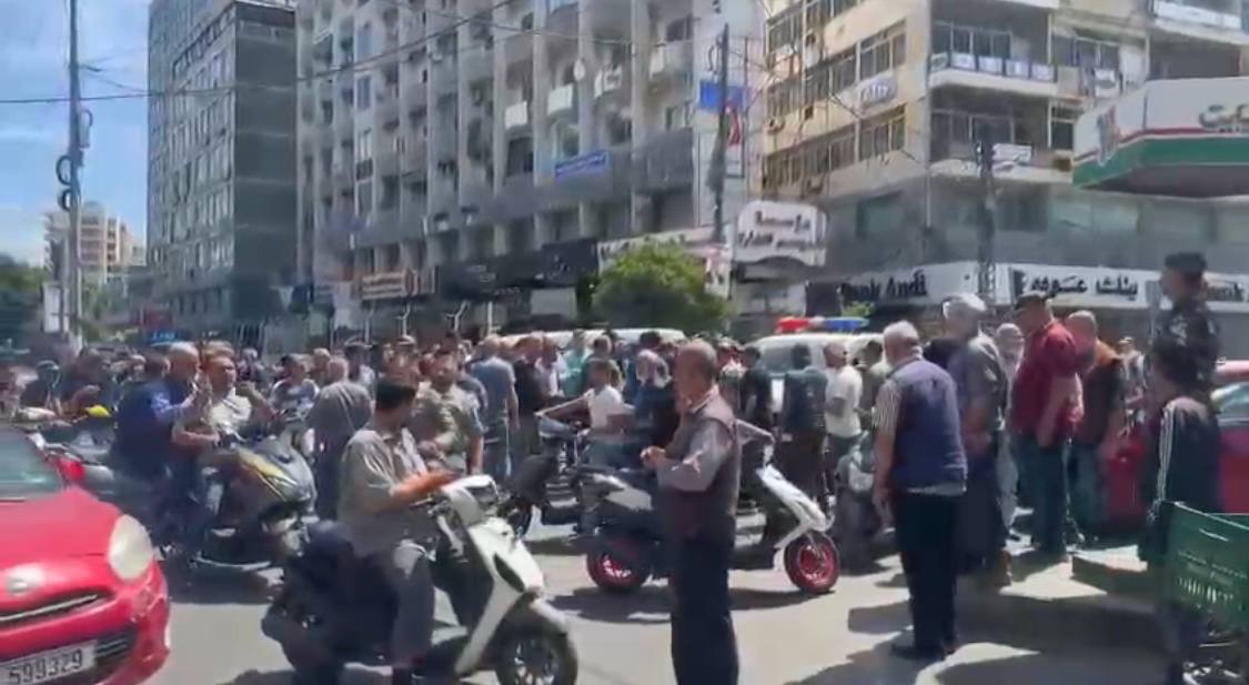 بالفيديو: غضب عمالي في طرابلس... وتحذير من تصعيد أكبر
