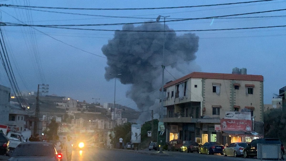 إسرائيل تزعم استهداف مواقع لحزب الله في البقاع والجنوب
