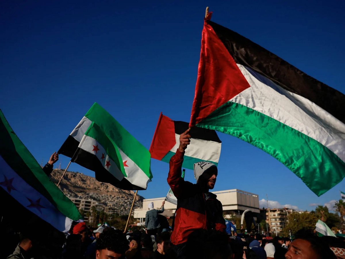 "غادروا دمشق إلى دول بينها لبنان"... الكشف عن مصير قادة الفصائل الفسطينية