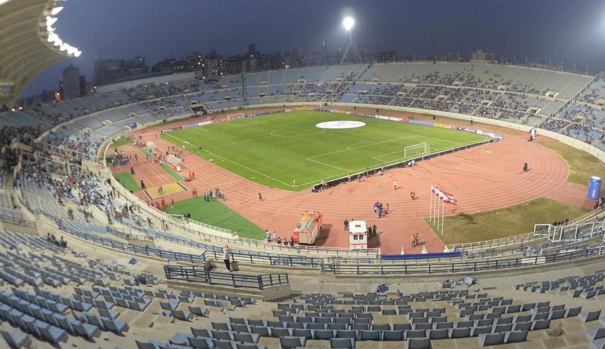 بحضور نواف سلام... أعلام حزب الله وهتافات لنصرالله في المدينة الرياضية (فيديو)