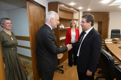 أمام وفد أوروبي... كنعان يتحدث عن استعادة الثقة بلبنان