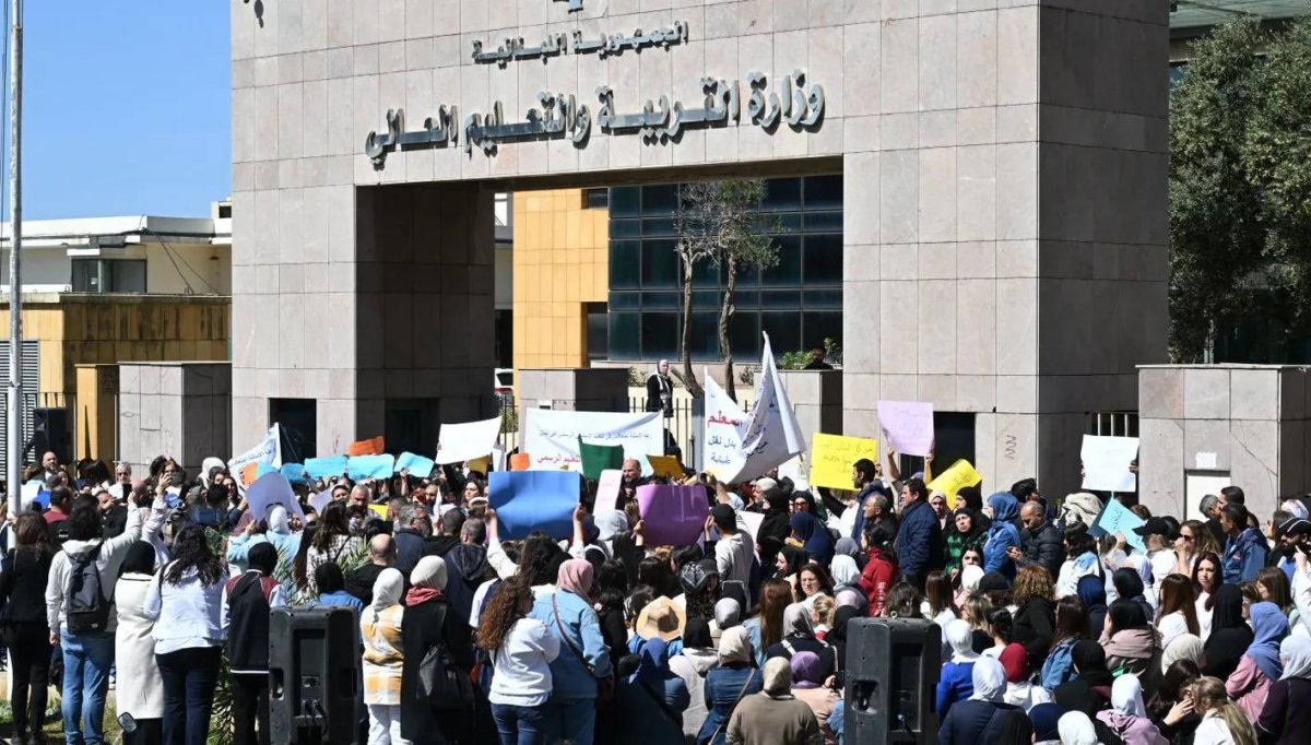 متعاقدو الأساسي يواجهون وزيرة التربية: لا تقييم وطني قبل...