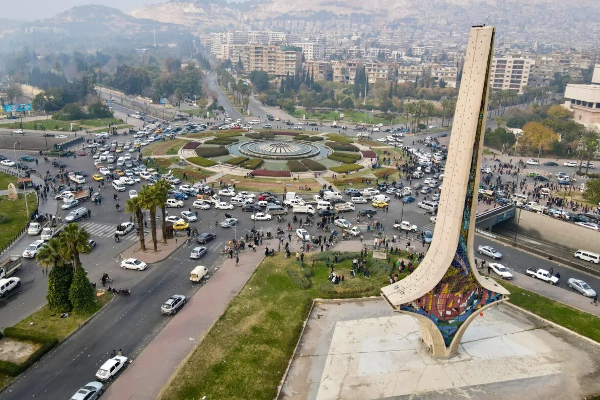 "قرار سيخفف المعاناة"... دمشق ترحّب بالخطوة الأميركية "الإيجابية"
