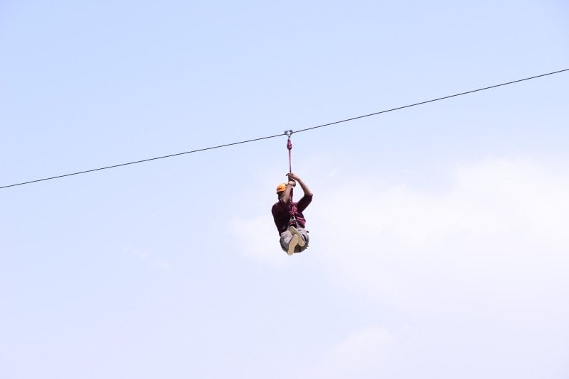 أطفال تعرضوا للإعتداء الجنسي على الـ (Zipline) ...  تفاصيل 