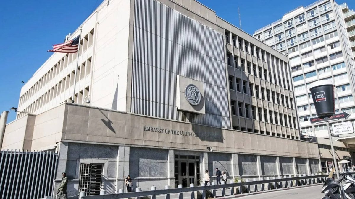 "بزجاجات حارقة"... محاولة تنفيذ هجوم على السفارة الأميركية في تل أبيب