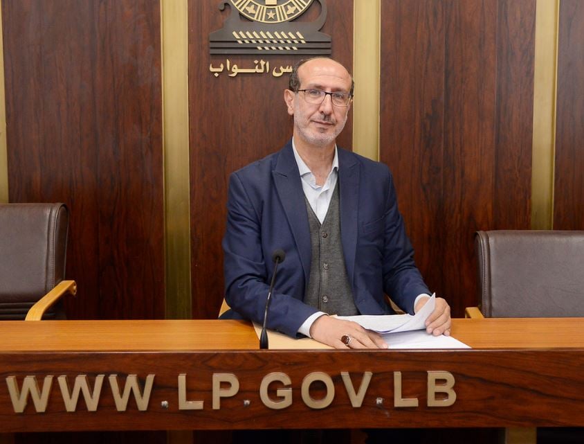 "نقدّم الذهب فيرونه خشبًا"... الموسوي مهاجمًا رجّي: علّه يتعلّم كيف يُخاطب الناس