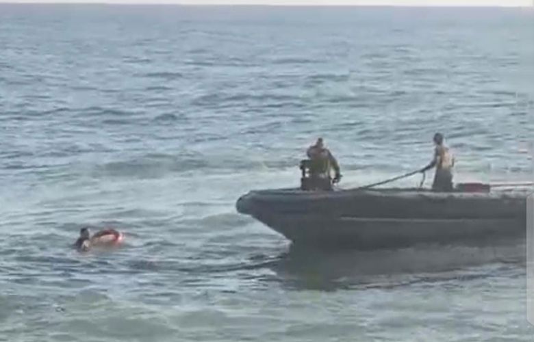 إنقاذ شخصين من الغرق قبالة مرفأ صيدا
