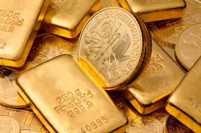 الذهب مستقر عند أعلى مستوياته 
في أسبوعين مدعوماً بضعف الدولار 

