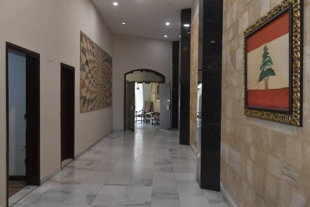 أولى “صفعات العهد”