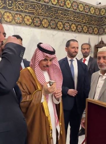 فتاة 