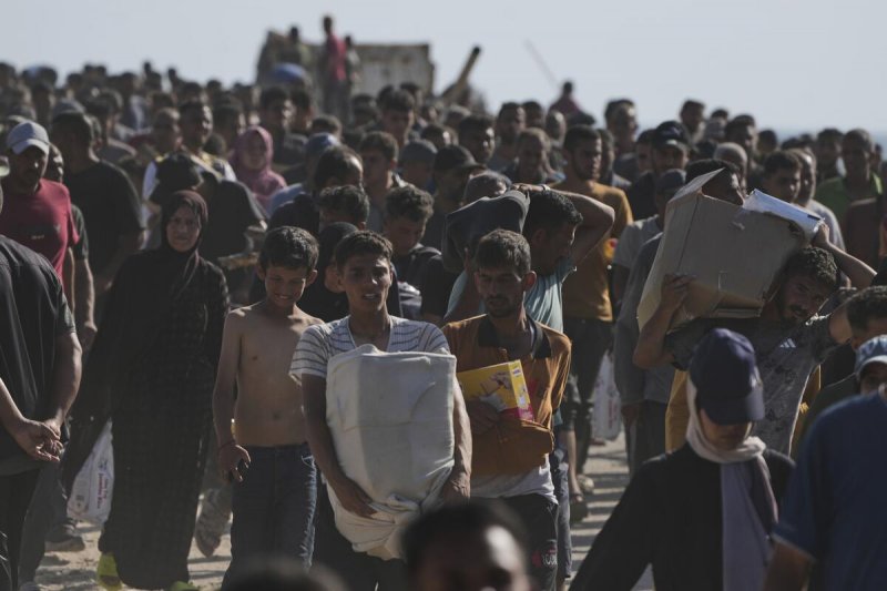 فلتان أمني في غزة... حماس تفقد السيطرة و"اللصوص" ينهبون المساعدات