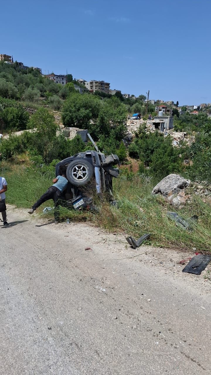 بالفيديو والصور: غارة إسرائيلية تستهدف سيارة في بيت ليف