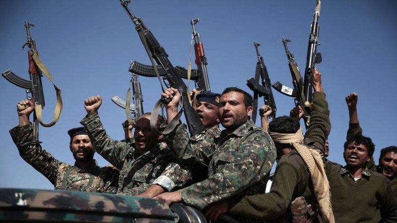 "أنصار الله": غارات مطار صنعاء لن توقف الهجمات على إسرائيل