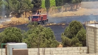 حريق يداهم سهل الطيبة... والنيران تلتهم قطعة الأرض بالكامل!