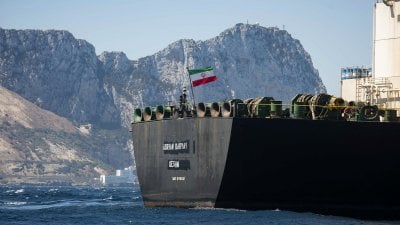
ناقلات النفط الايرانية توقف أنظمة
التتبع تفادياً للعقوبات الأميركية 


