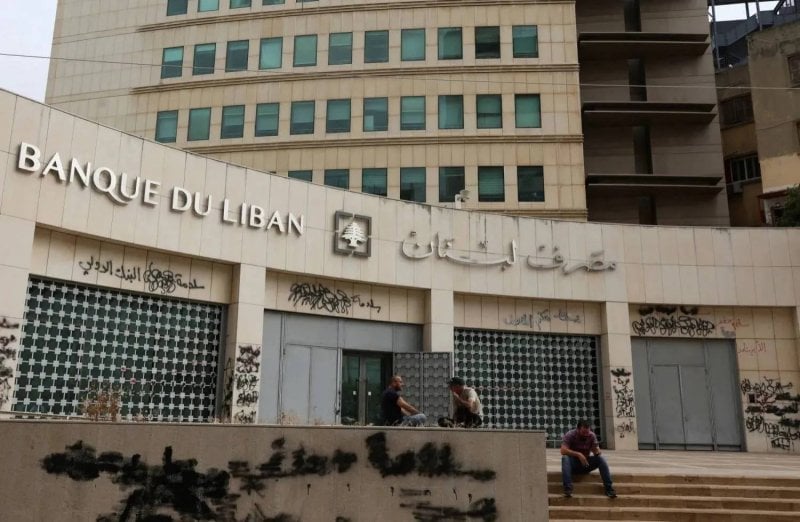 تململ داخل “المركزي”: هل الحاكم يحكم؟
